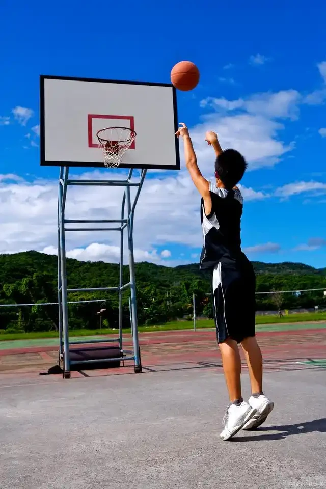 青少年篮球爱好者综合训练方案_0